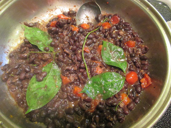 <i>Mansoa hymenæa.</i> used to flavor black beans & tomatoes